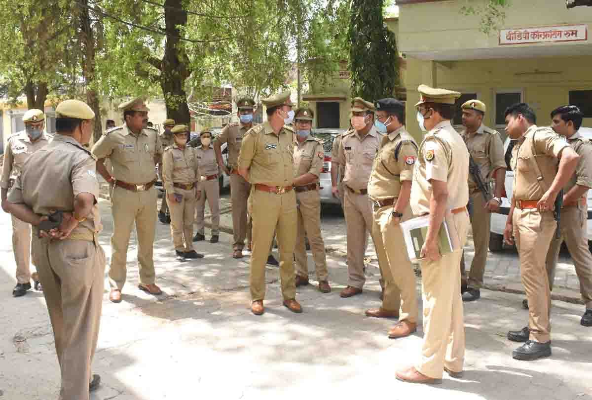 Unnao: There was an uproar among advocates, a judicial officer and a bar president in the court