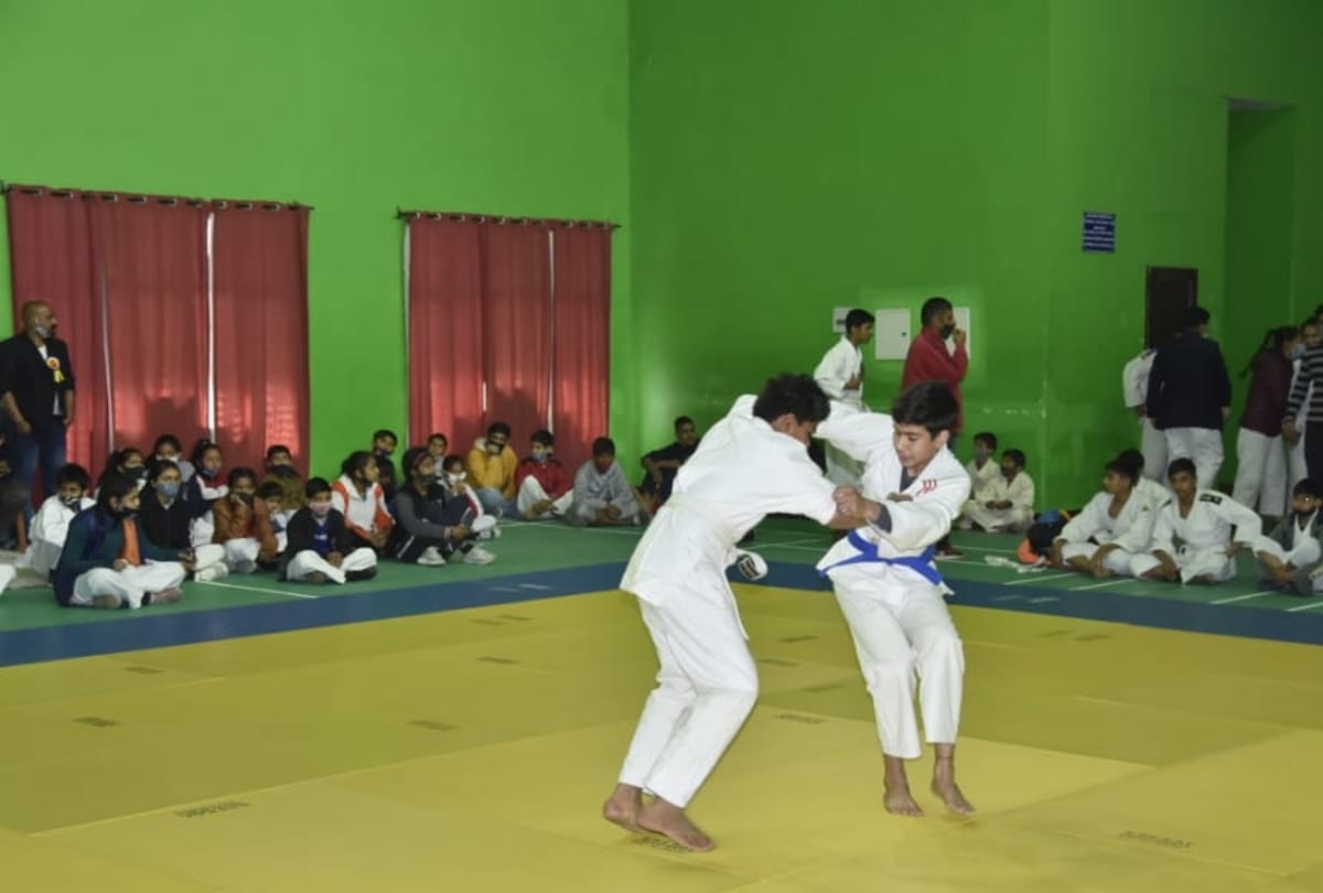 shimla and kangra wins gold medal in judo state championship in indira gandhi khel parisar shimla