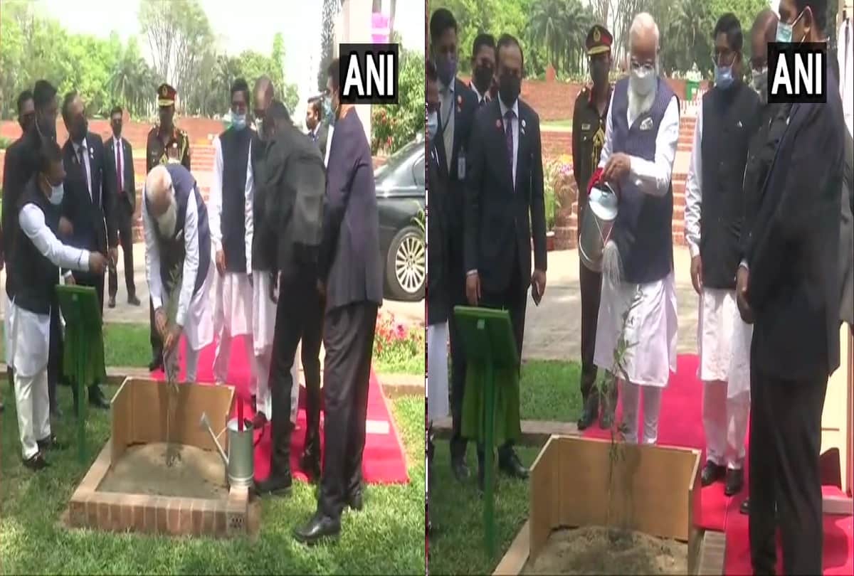 PM Modi visits Bangladesh Sheikh Hasina welcomes the Prime Minister by giving a bouquet of flowers see photos