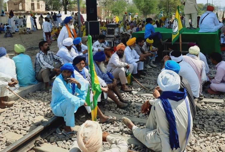 Farmers block Rail tracks at 24 places in Punjab during Bharat Bandh