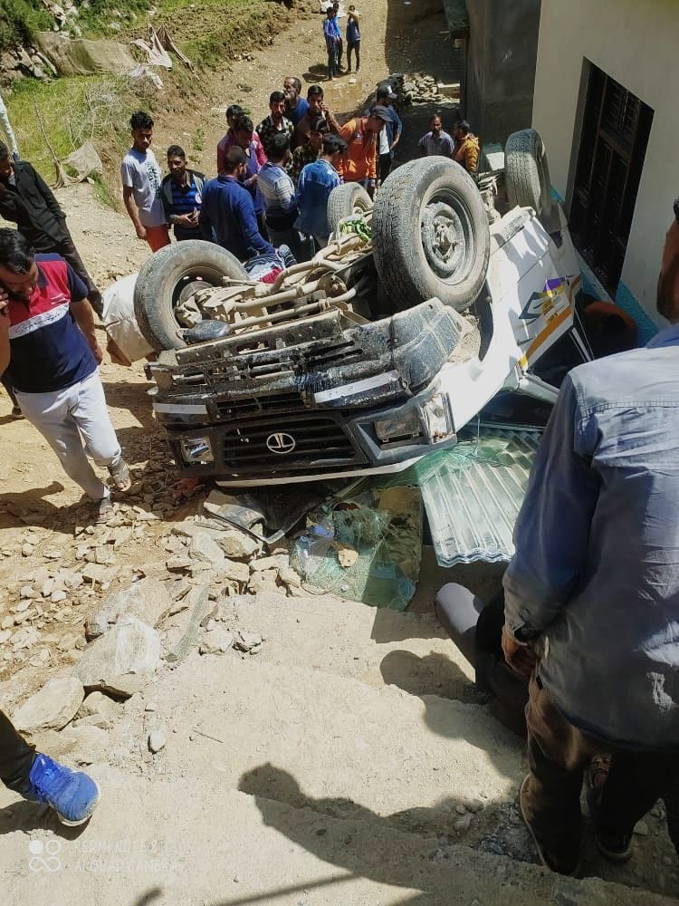 Two dead, nine injured in two road accidents in Rajori district