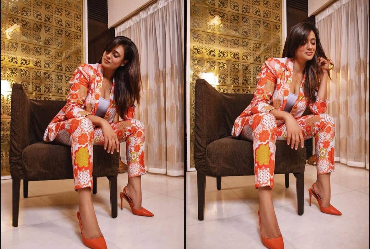 shweta tiwari shows off her toned abs in her latest photoshoot wearing orange co ord set