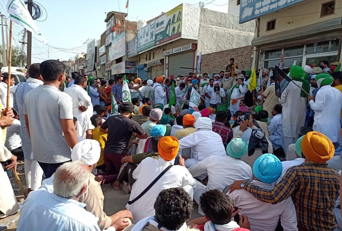 farm laws protesters tear clothes of bjp mla arun narang in muktsar