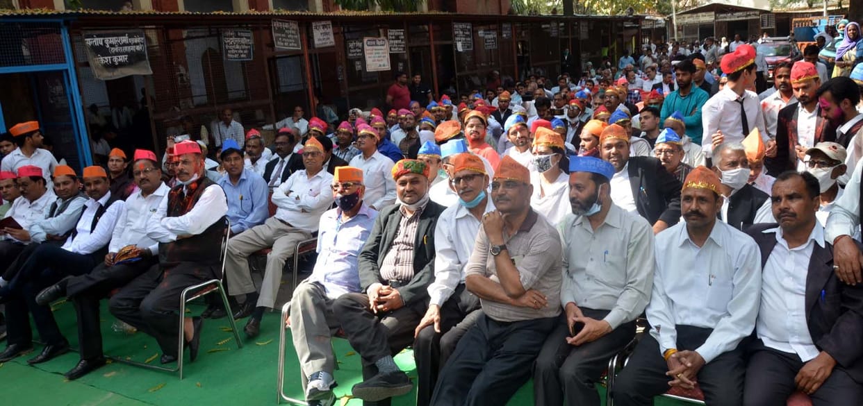 The title of Murkhadhiraj given to Advocate Shubhendu Pathak