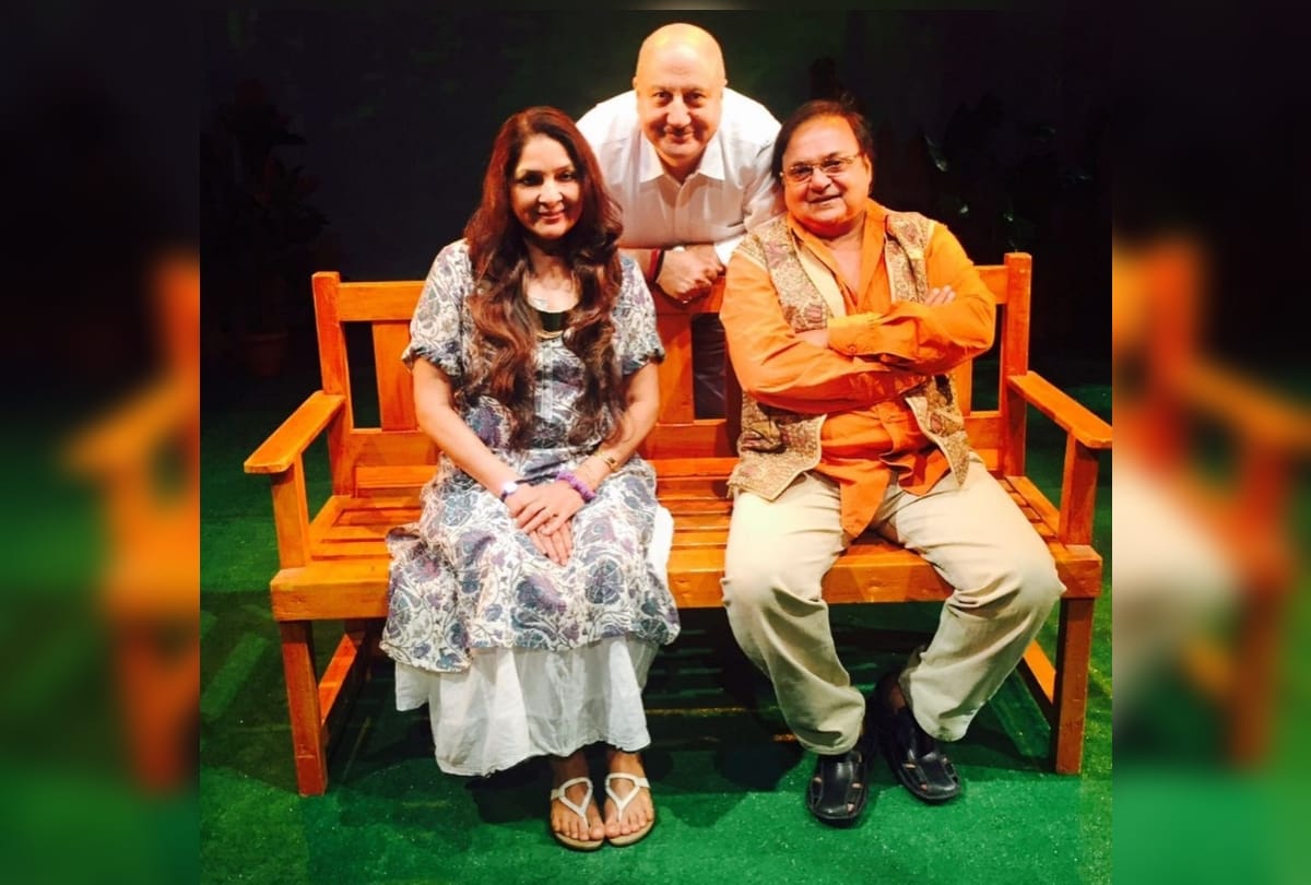anupam kher shared unseen photos of his theater play with kiran kher and neena gupta on world theater day