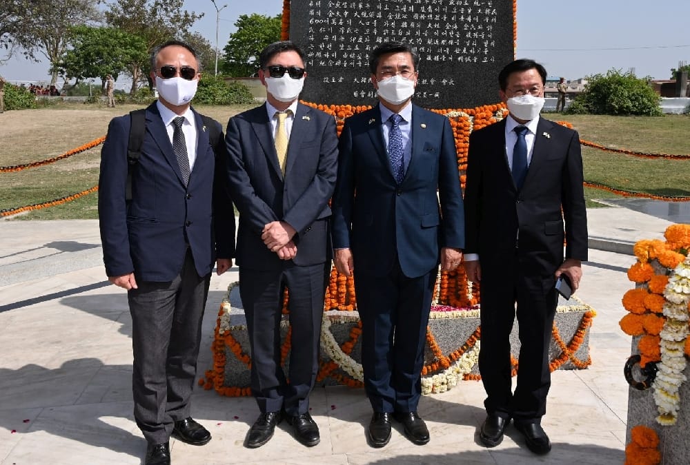 South Korea defence miniter visits Ayodhya.