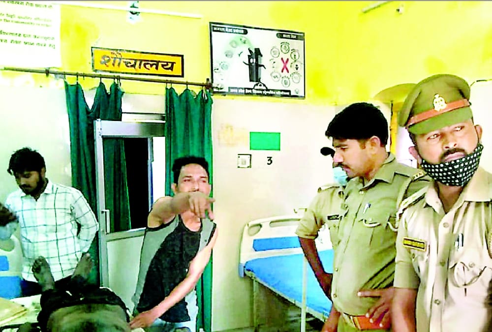 One cleaner died while cleaning sever tank in Ayodhya.