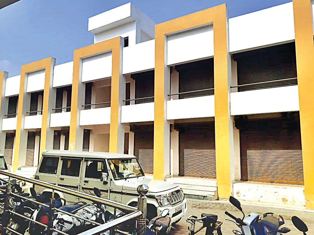 nagar nigam left shops