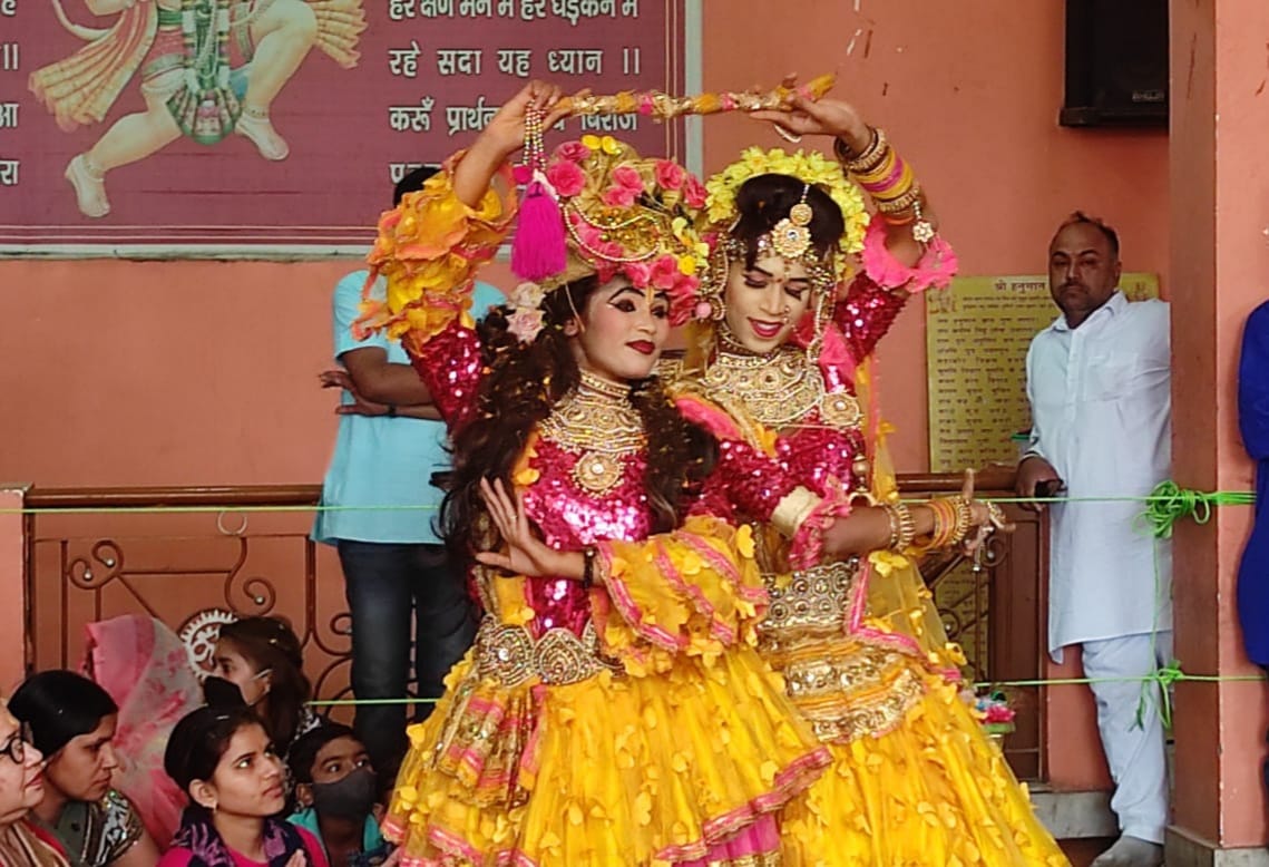 I will play Holi with Baba