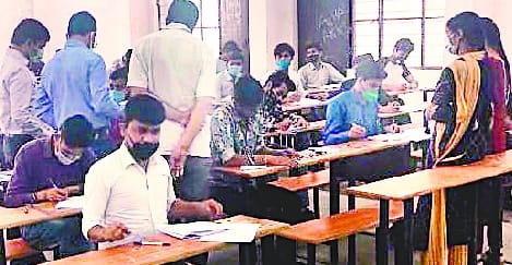 Five imitators caught in Bareilly College, Room inspector changed