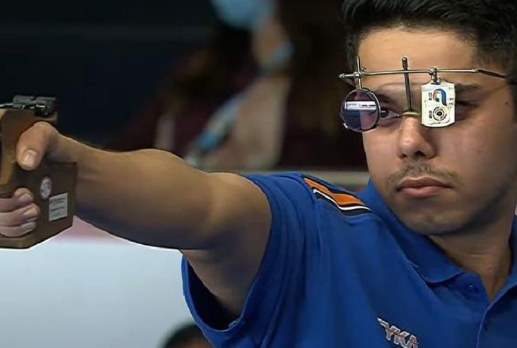 Chandigarh Shooter Vijayveer Sidhu won Silver Medal in Shooting World Cup