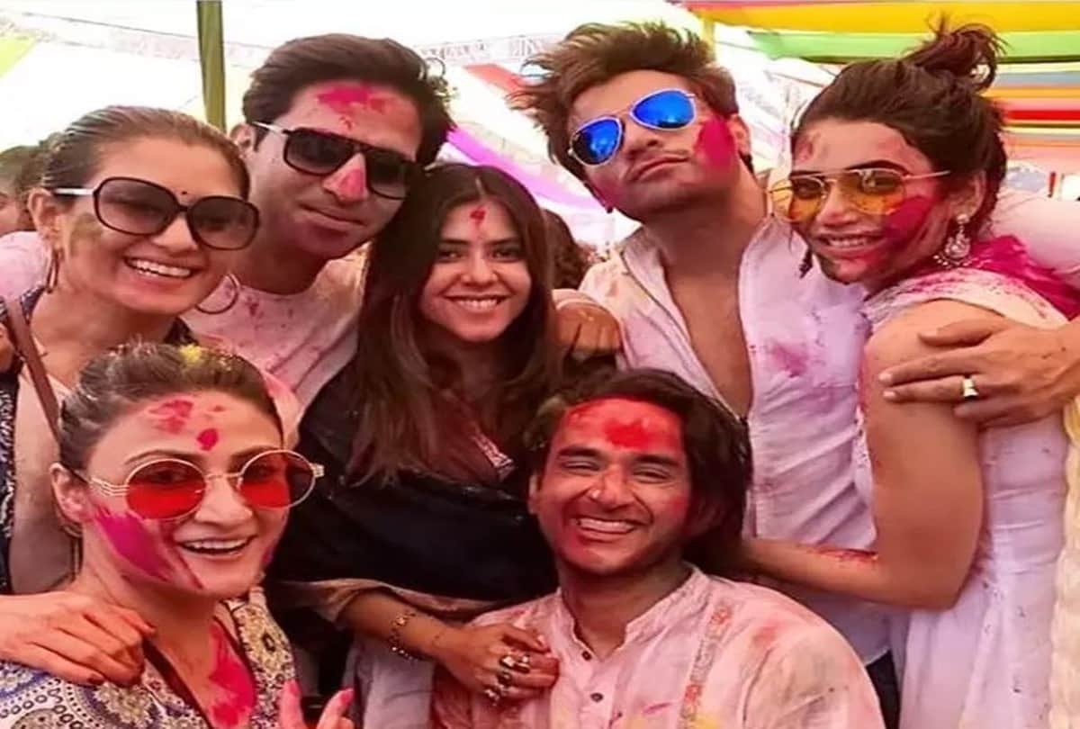 Amitabh Bachchan to Shahrukh Khan these celebs throw best bollywood holi party Raj Kapoor started trend