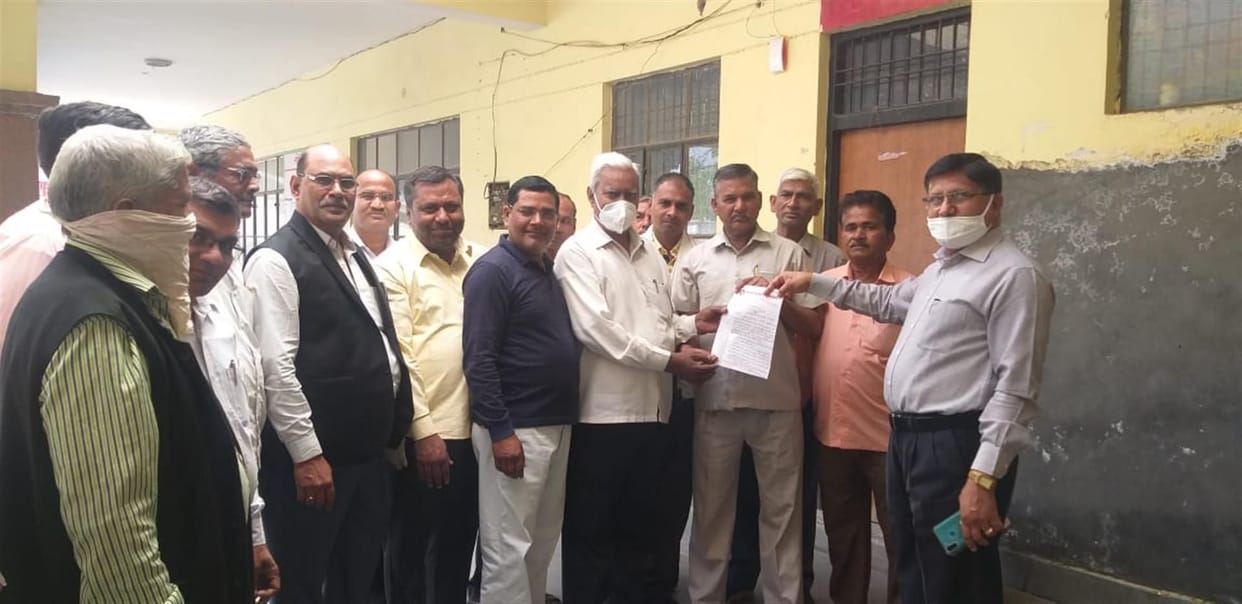 Hathras: Lawyers submit memorandum in support of farmer movement