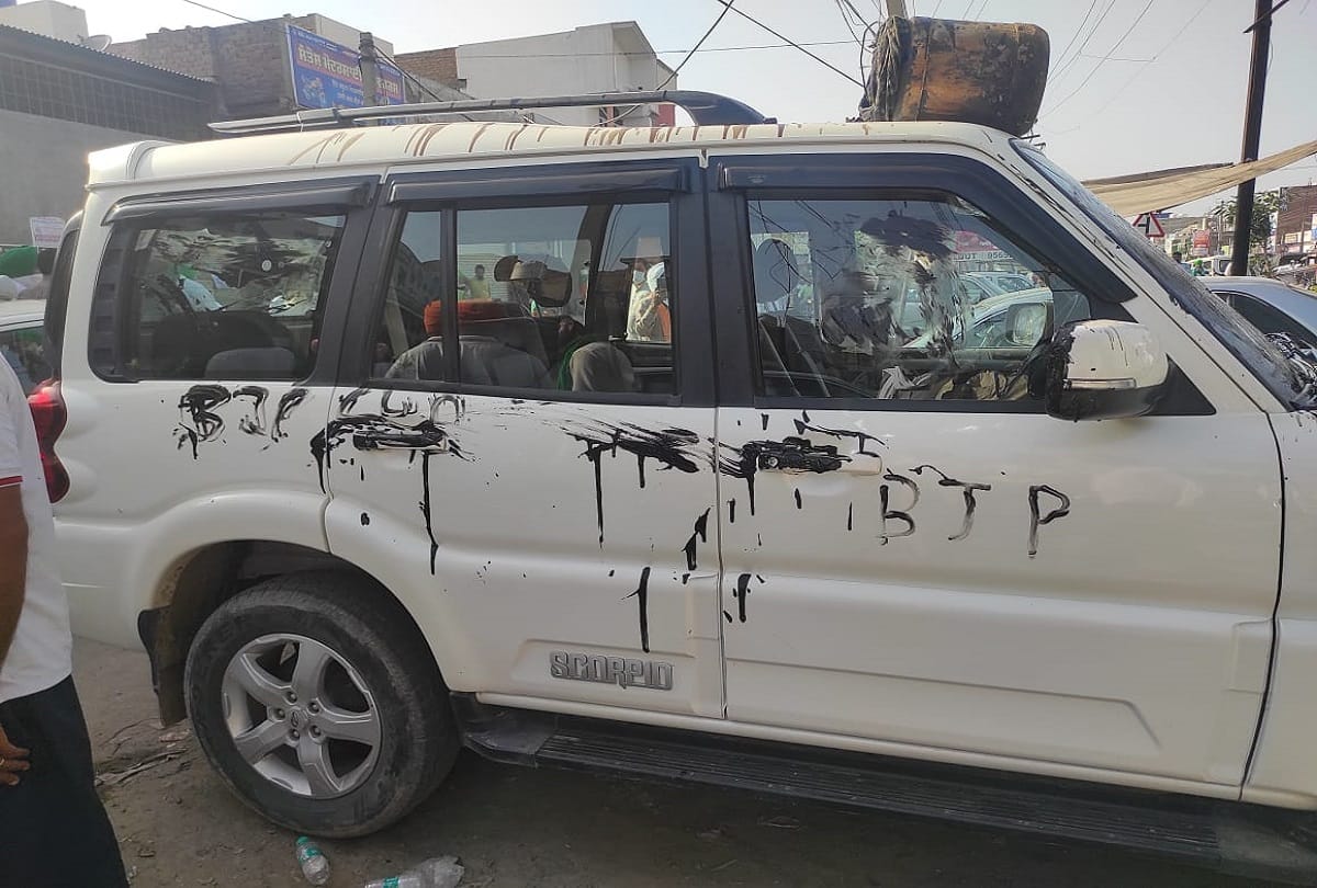 farm laws protesters tear clothes of bjp mla arun narang in muktsar