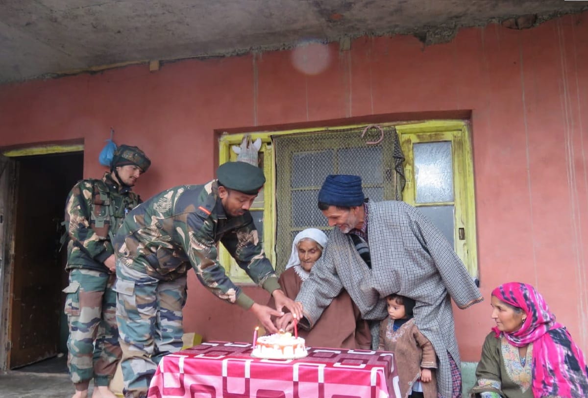 indian army celebrates birthday of veer naari In bandipora of kashmir