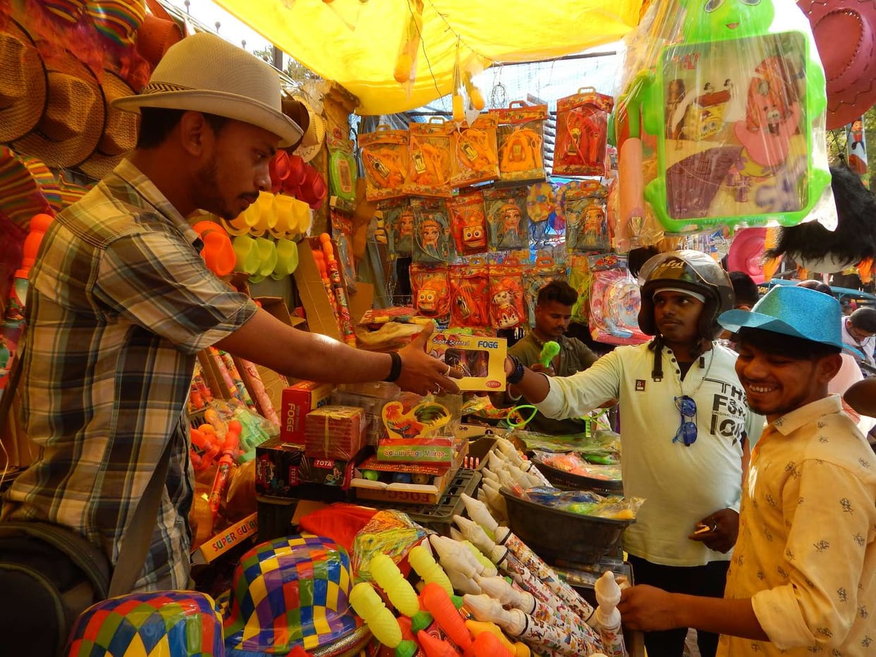 The market is getting crowded with buyers due to Holi