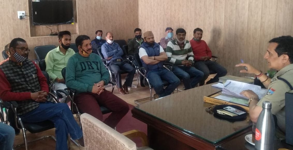 Traders raised the demand to expose the incident of theft