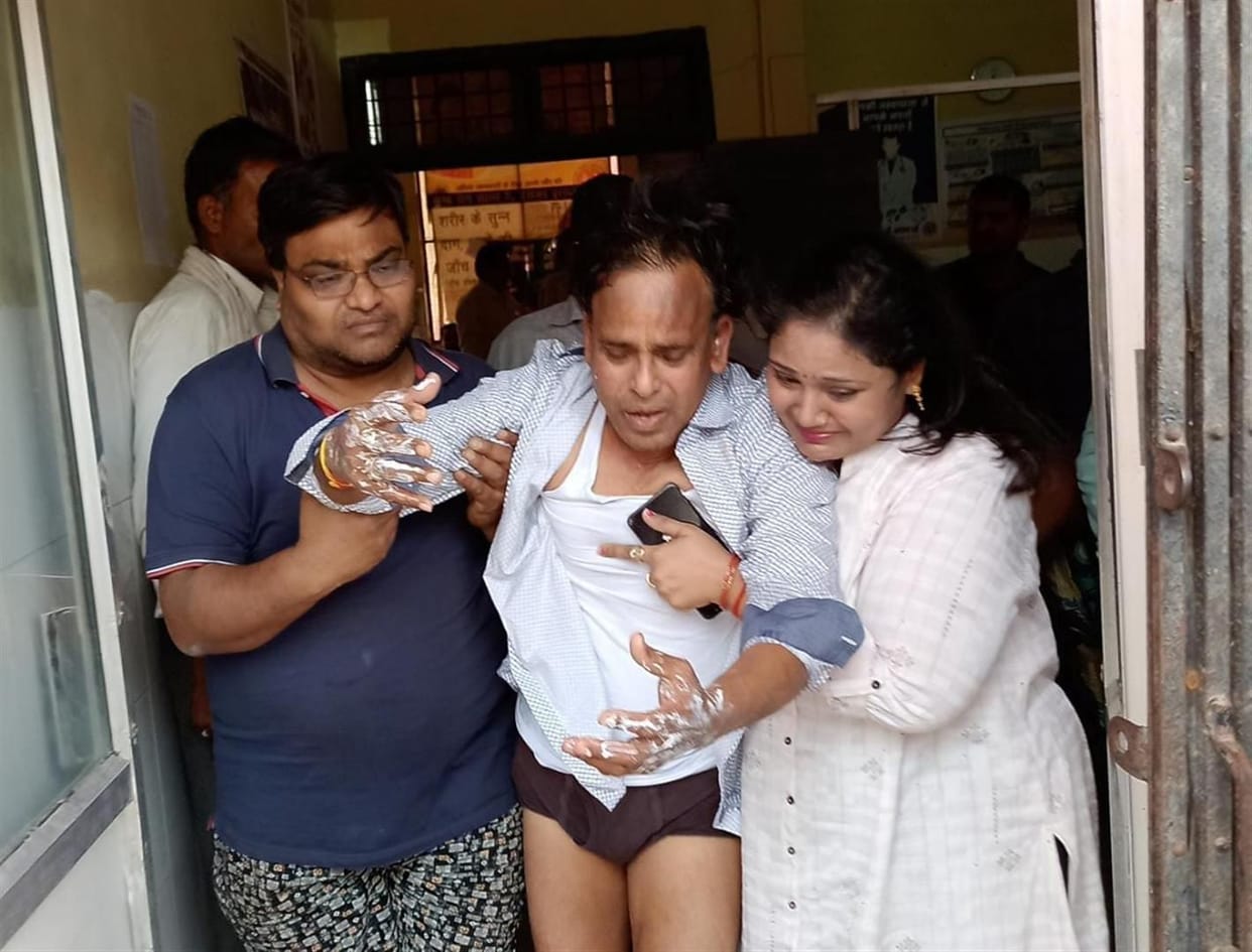 Hathras: Attack of bees at funeral, youth's condition critical