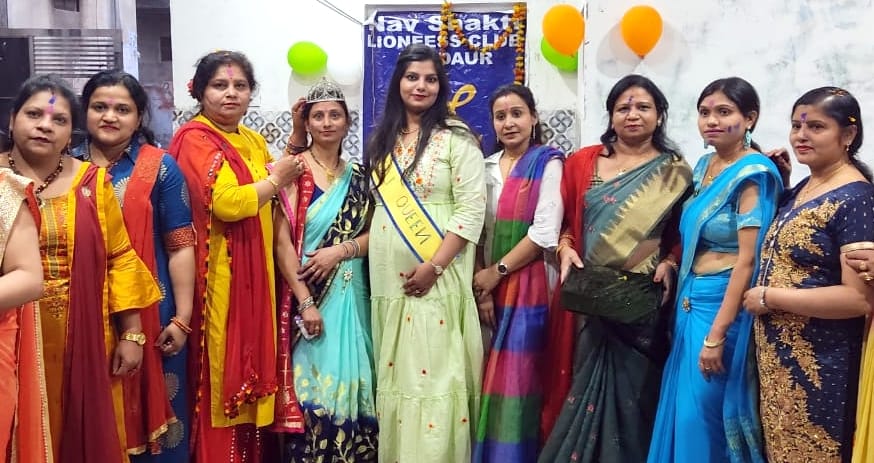 Apoorva became Holi queen