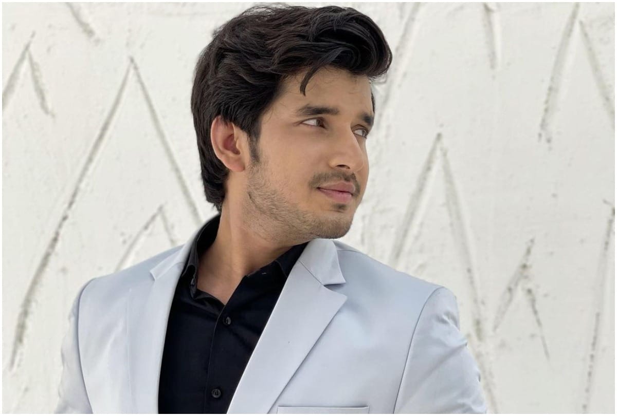 Anupamma fame actors rupali ganguly and ashish mehrotra tested positive for covid 19