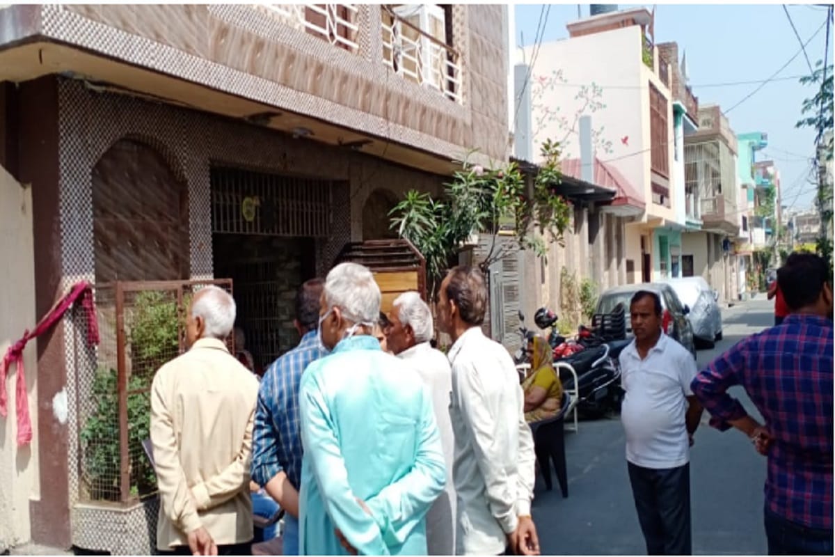 Blast in a warehouse of Nehru Nagar Colony in Meerut and see photos
