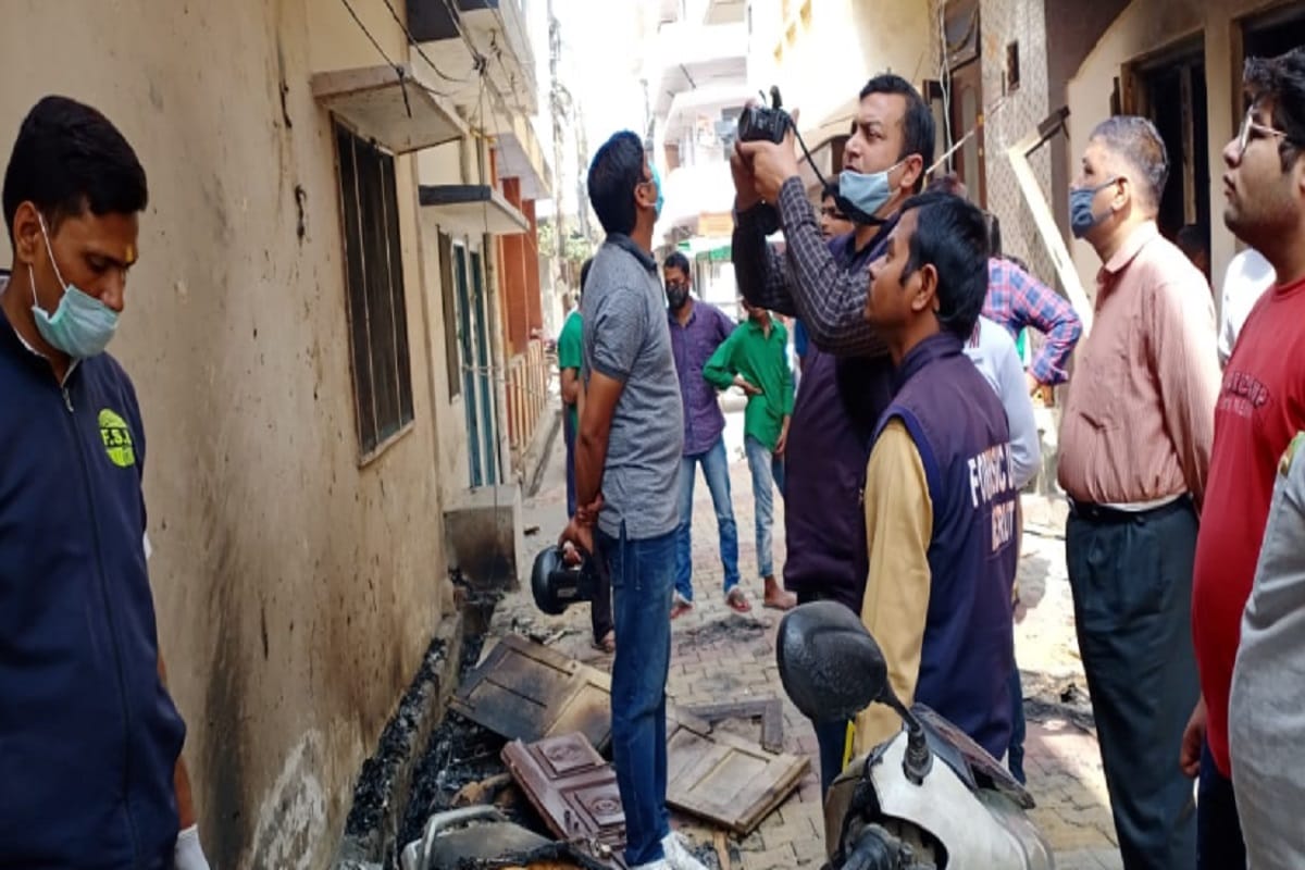 Blast in a warehouse of Nehru Nagar Colony in Meerut and see photos