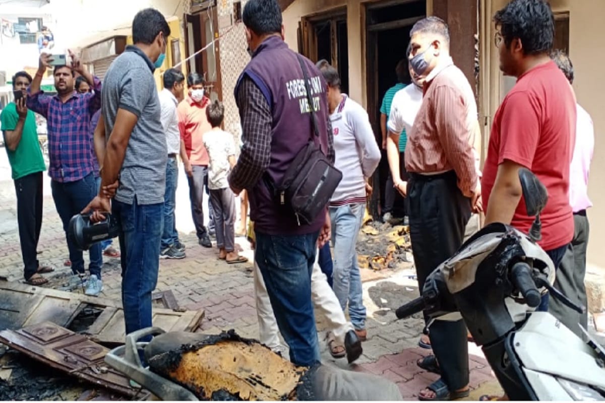 Blast in a warehouse of Nehru Nagar Colony in Meerut and see photos