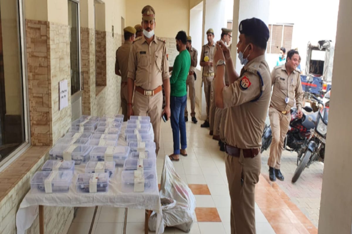 UP Crime News: Illegal arms factory busted in Meerut and recovered in tamancha and pistol and see photos