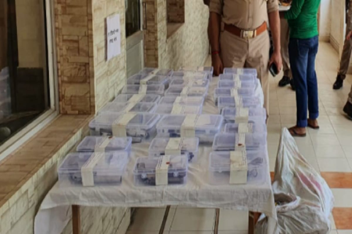 UP Crime News: Illegal arms factory busted in Meerut and recovered in tamancha and pistol and see photos