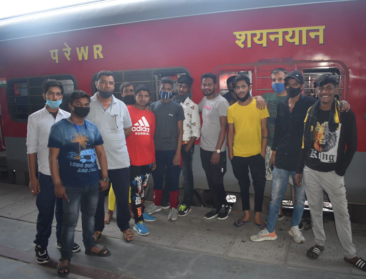More than two thousand passengers were upset because two trains stopped at Panipat railway station