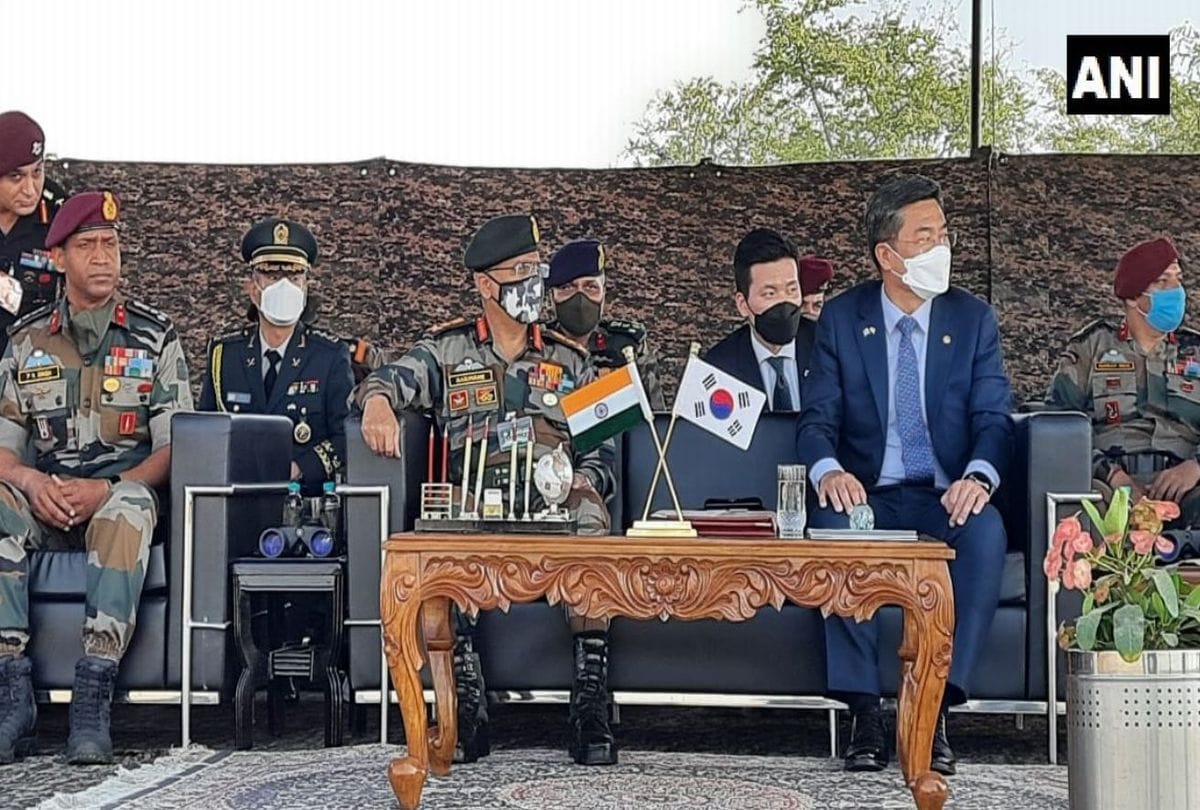 Indian Troops Display Para Dropping Before South Korea's Minister Of National Defence