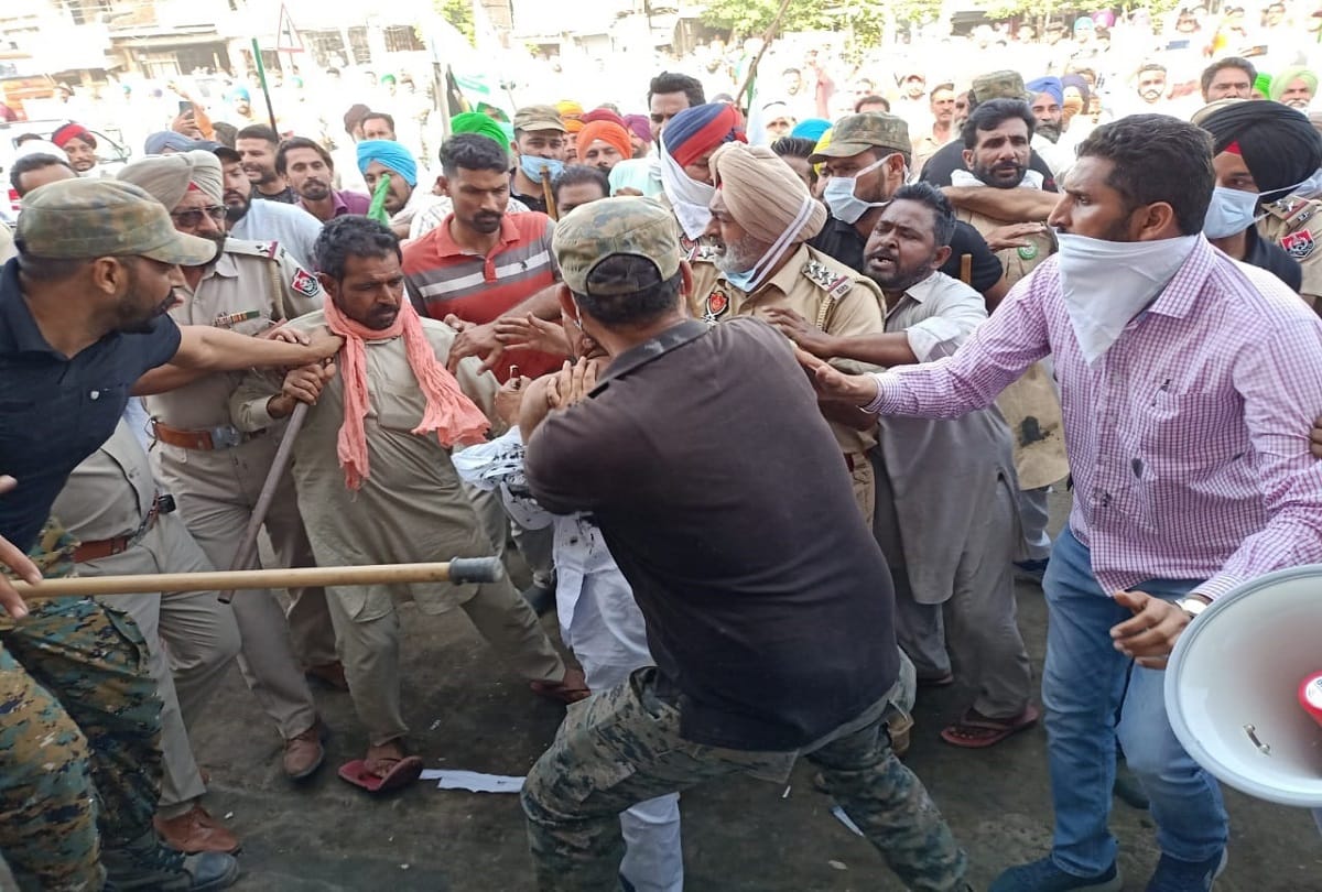 farm laws protesters tear clothes of bjp mla arun narang in muktsar