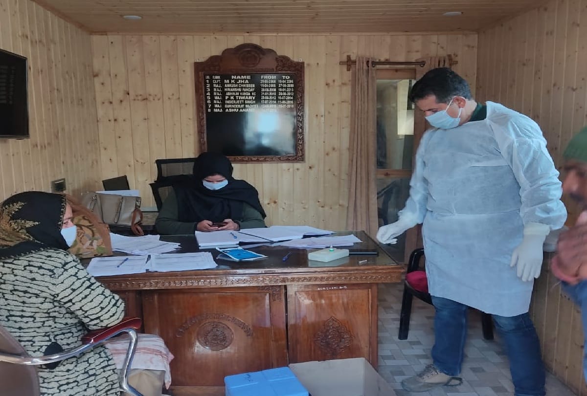 zarina Bano a medico who heads COVID-19 surveillance team in Bandipora kashmir