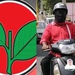 अन्नाद्रमुक पार्टी के एक समर्थक ने मुंह पर काला कपड़ा बांध कर किया प्रचार