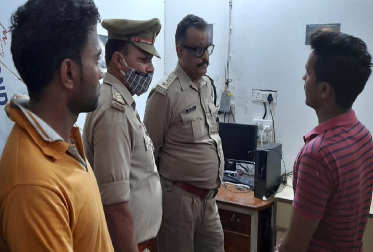 Bike riders in Meerut looted millions by making hostages on gun point