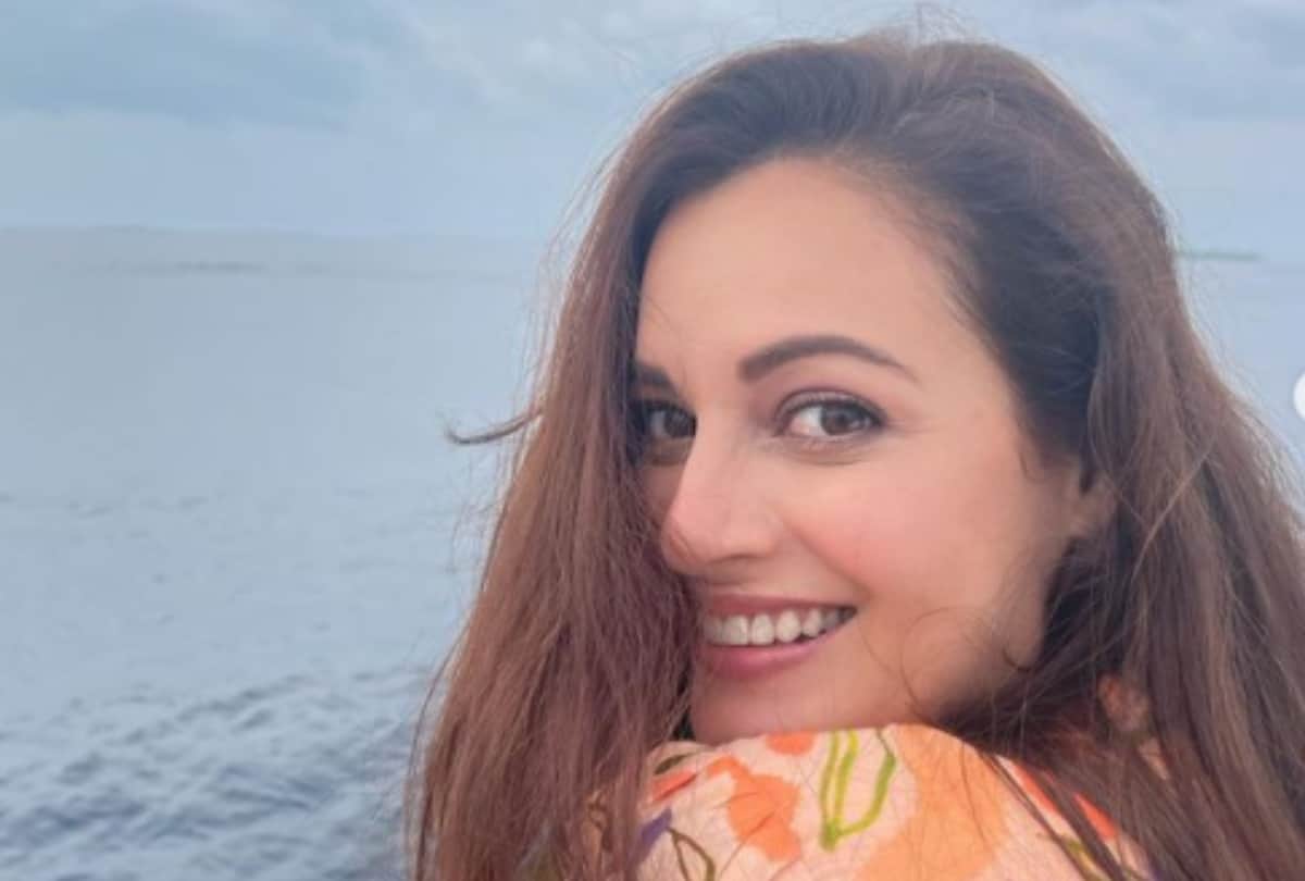 Dia mirza posted a picture with stepdaughter samaira and enjoying