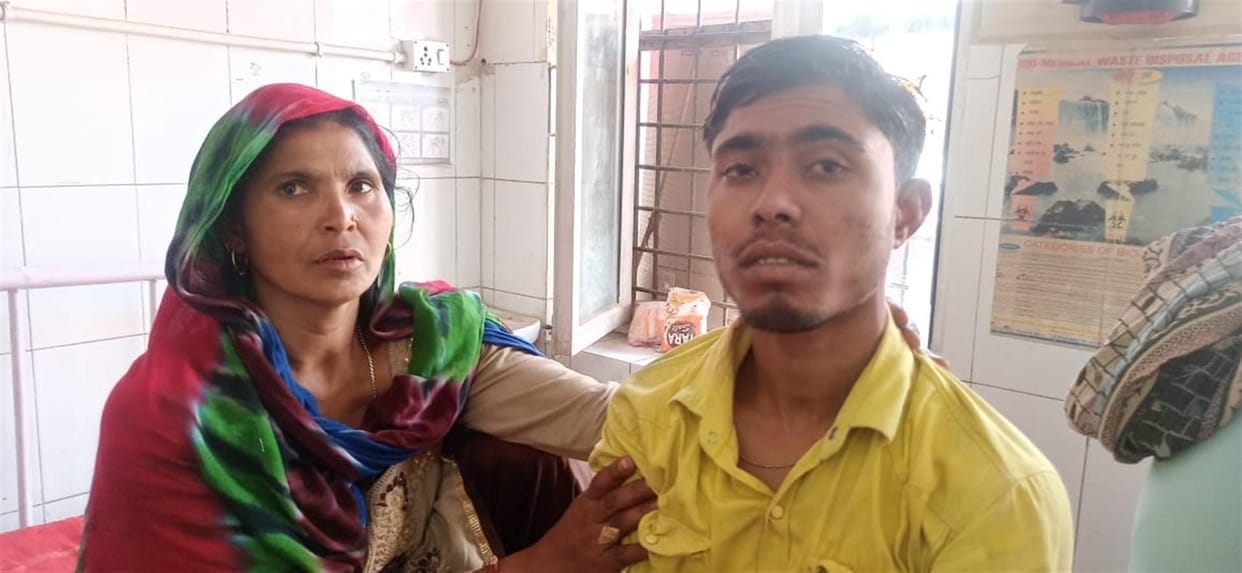 Hathras: 35 thousand rupees after inhaling intoxicants, took vicious phone