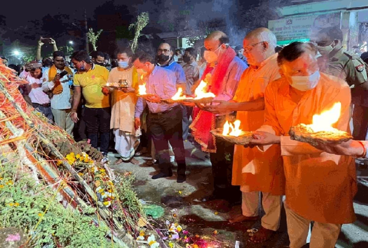 Holi 2022 Holika Dahan today 17 March 2022 Know Right Time Burn Holi puja shubh mhurat 