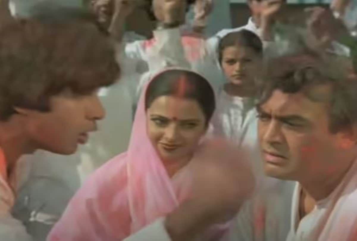 Amitabh Bachchan Jaya bachchan and Rekha holi special song Rang Barse was loved by audience