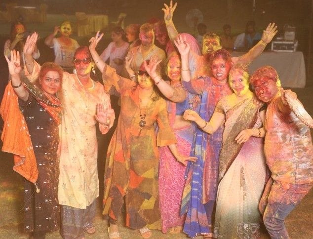 Hathras: Wishing Holi with color and color