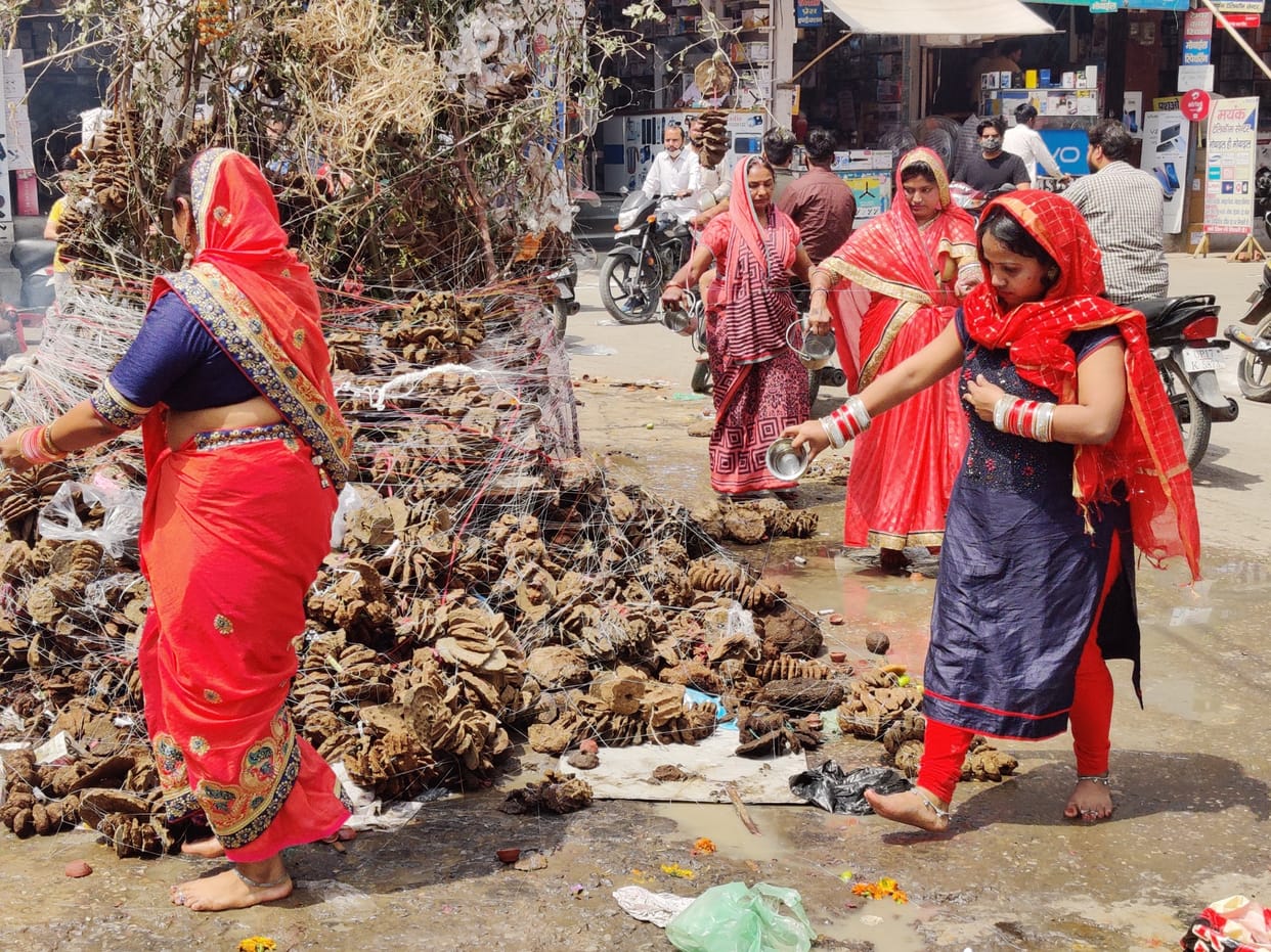 Evils burnt in Holika, color will rain today
