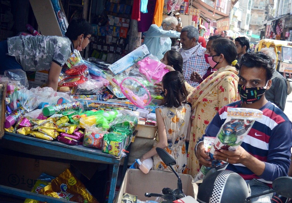 holi, police, bariked at 27 places in city