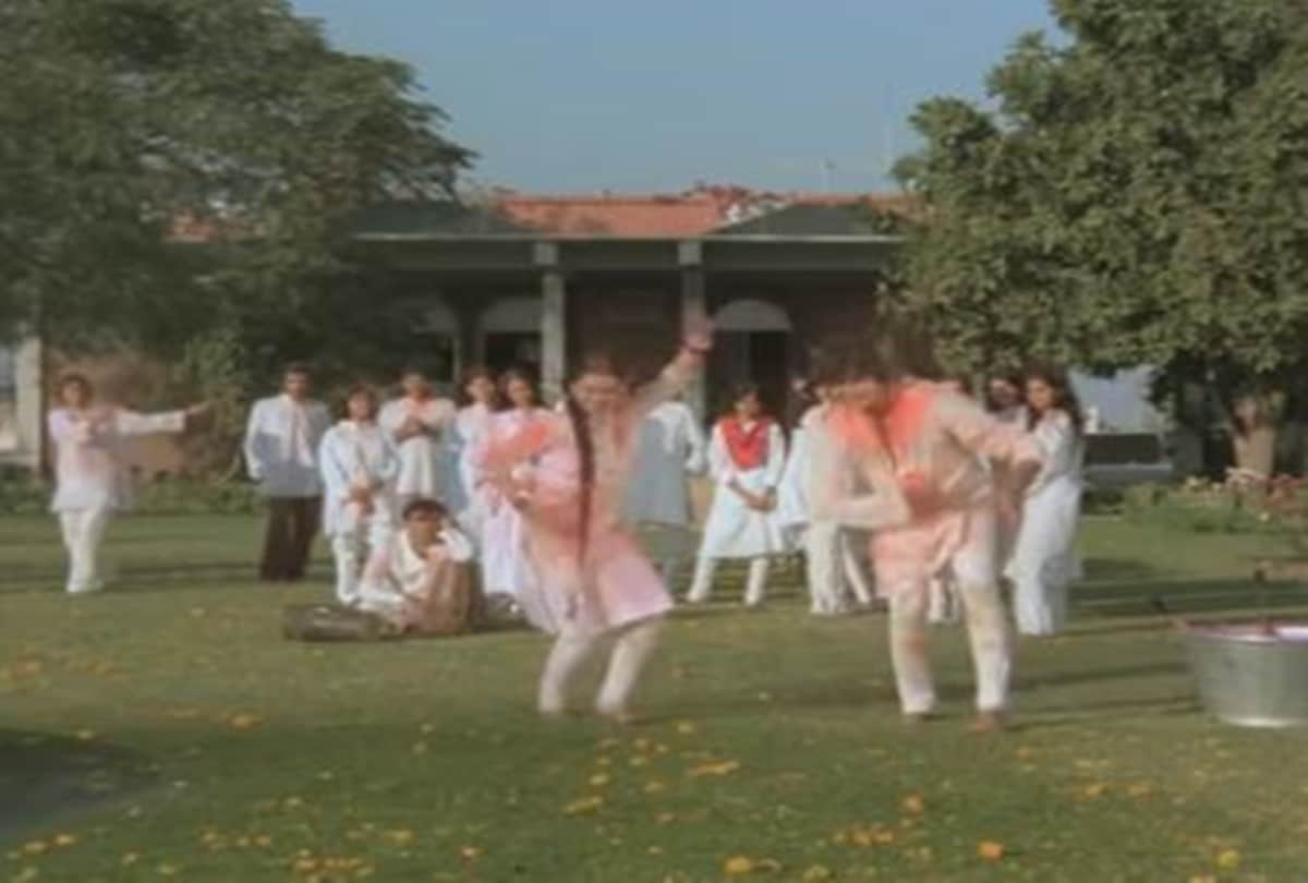 Amitabh Bachchan Jaya bachchan and Rekha holi special song Rang Barse was loved by audience