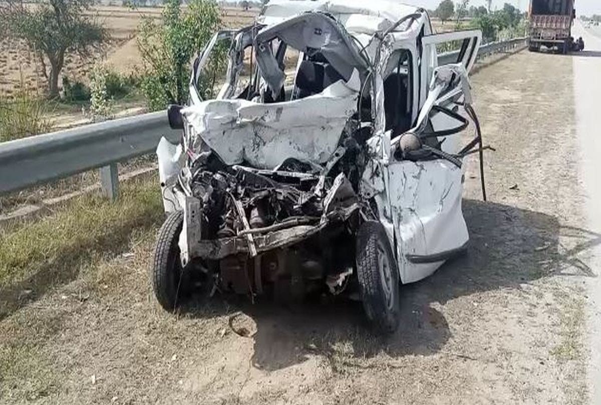 four person dies after car collided with the bus on yamuna expressway in mathura