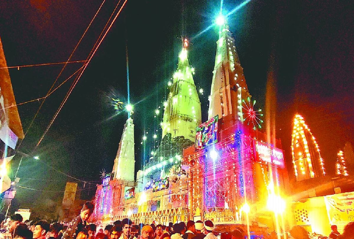 decorations at temples and chauraha on holi in mathura