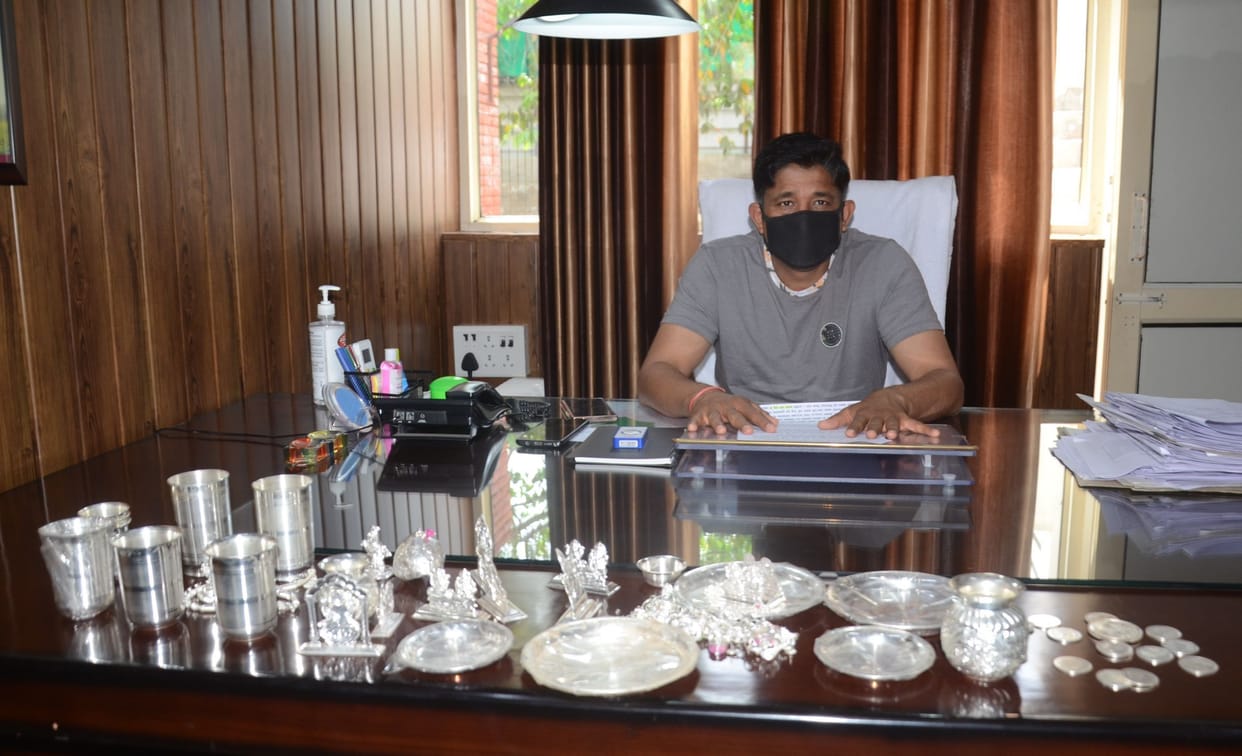 Two arrested, including leader of inter-state thief gang, 1.800 kg silver and 62 thousand rupees recovered