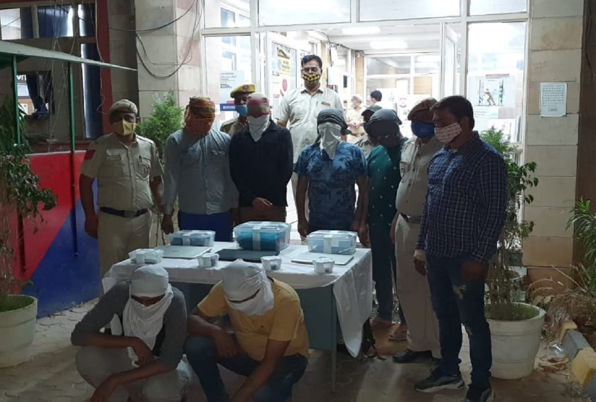 Delhi Police arrested a gang of robbers who formed the gang after watching the movie Special 26