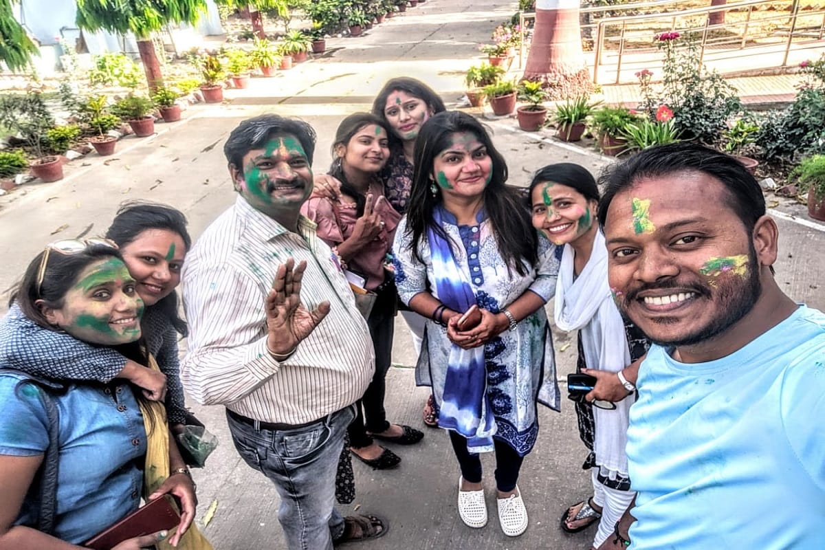 Holi celebration today Abir and Gulal will fly in Varanasi