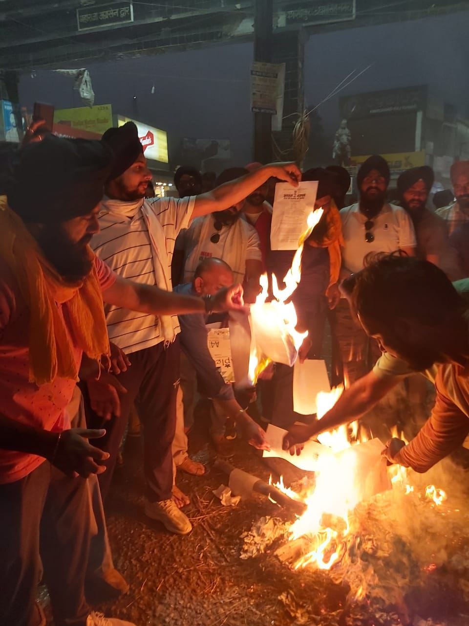 Farmers Protested in Holi