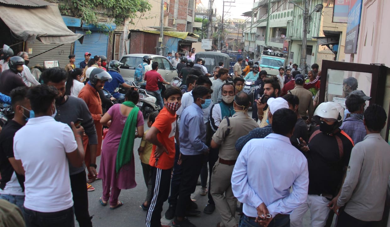 dehradun news: children fight during playing holi, egg fell into religious place